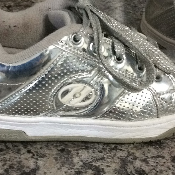 Kids silver heely’s - Picture 2 of 4